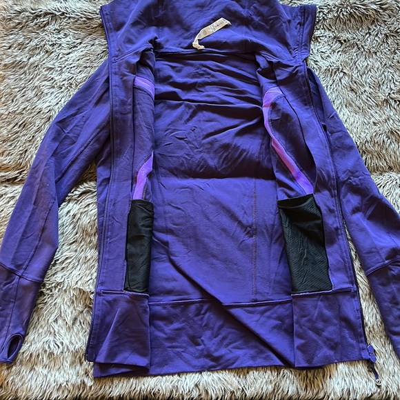LULULEMON In Stride Jacket in Dense & Power purples. Size 4. GUC - Picture 14 of 16